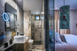 Shower, hair dryer, towels - Villa Amo With Private Pool (Heraklion)