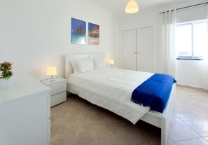 1 bedroom, iron/ironing board, free WiFi, bed sheets - T1 PonteMira 6 - 50M PRAIA VISTA MAR WI-FI (Quarteira)