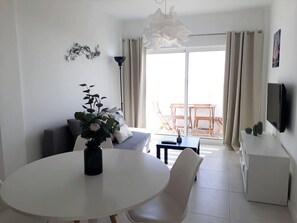 Living area - T1 Mira Atlantico 8ºD VISTA MAR 30M PRAIA (Quarteira)
