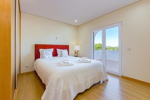 5 Schlafzimmer, Bügeleisen/Bügelbrett, kostenloses WLAN, Bettwäsche