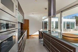 Fridge, microwave, oven, dishwasher - Villa Ocean Pine in Albufeira (Albufeira)
