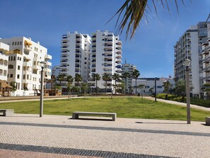 Property grounds - T1 Praiamar 4E A/C FR.MAR GARAGEM (Quarteira)