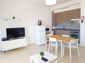 Coffee/tea maker, fridge, microwave, oven - T1 Praiamar 4E A/C FR.MAR GARAGEM (Quarteira)
