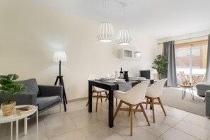 Dining - T1 VARANDAS FORTE Piscina Ar cond. Garagem (Quarteira)