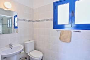 淋浴设施、吹风机、毛巾