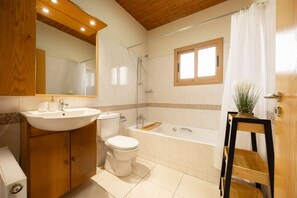 Bathroom - Villa Majestic in Agia Marina Chrysochous (Agia Marina Chrysochous)