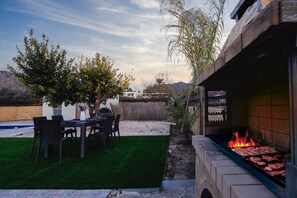 Outdoor dining - Villa Majestic in Agia Marina Chrysochous (Agia Marina Chrysochous)