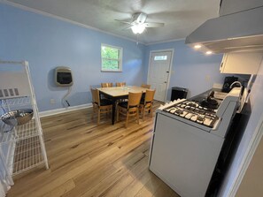 Dining - BUDGET HOUSE 97 Beautiful 3-bedroom house with AC in delightful Stanton (Stanton)