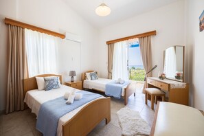 3 bedrooms, iron/ironing board, travel cot, bed sheets - Lemon Grove Villa Ena (Argaka)