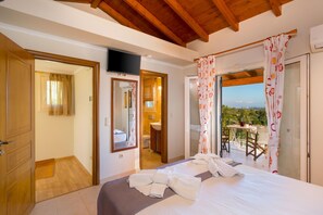 4 bedrooms, iron/ironing board, travel cot, bed sheets - Villa Senses in Corfu (Corfu)