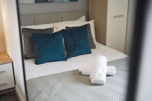 3 chambres, fer et planche à repasser, Wi-Fi, draps fournis