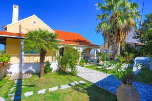 Property grounds - Villa Eftihia in Nymfes (Nymfes)