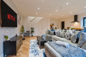 Living area - High Trees Lodge – Luxury Retreat • 2 King Suites (Whitstable)