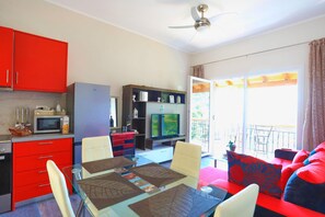 TV, books, stereo - Eros Sea View in Kentroma (Rachi)