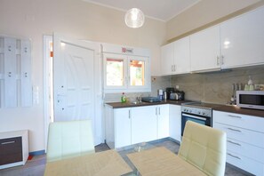 Fridge, microwave, coffee/tea maker, toaster - Kati Sea View in Kentroma (Rachi)
