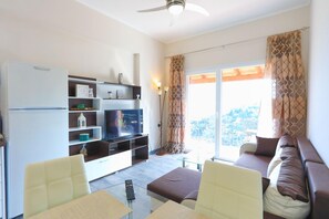 TV, books, stereo - Kati Sea View in Kentroma (Rachi)