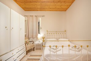 2 bedrooms, iron/ironing board, travel cot, bed sheets - Galini Vines House: Authentic Corfu village life. WiFi. A/C (Corfu)