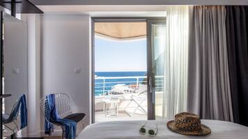 4 bedrooms, iron/ironing board, WiFi (free), bed sheets
