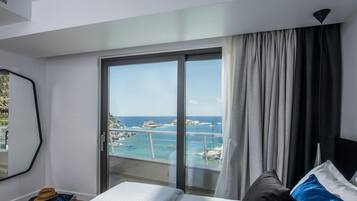 4 bedrooms, iron/ironing board, WiFi (free), bed sheets