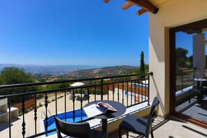 Outdoor dining - Villa Kition in Malatya (Malatya)
