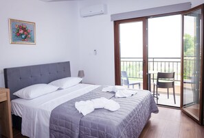 3 bedrooms, iron/ironing board, travel cot, bed sheets - Villa Aeria in Malatya (Malatya)