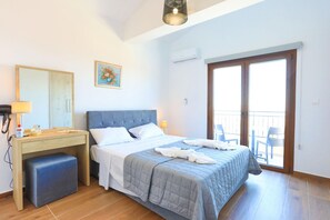 3 habitaciones, tabla de planchar con plancha y cuna de viaje 