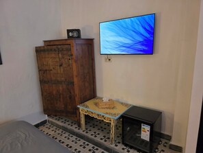 Luxury Double Room, Courtyard View | In-room safe, desk, laptop workspace, free WiFi - Riad Boutique Baba (Rabat)