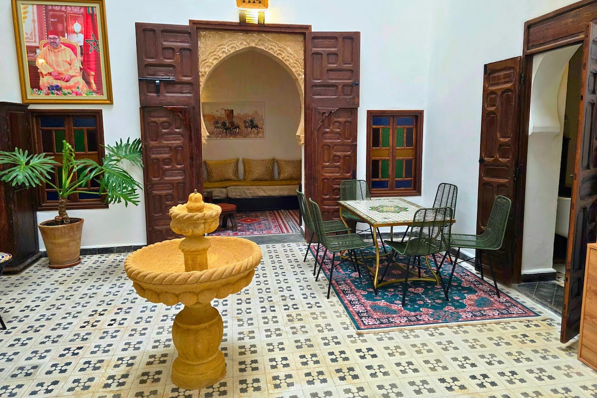 إطلالة على الفناء