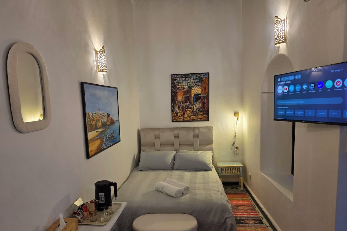 In-room safe, desk, laptop workspace, free WiFi