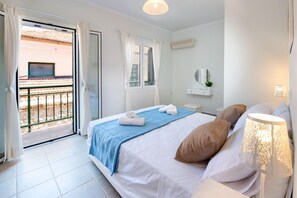 2 bedrooms, iron/ironing board, travel cot, bed sheets - Doras House in Gaios (Gaios)
