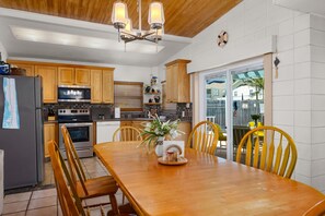 Dining - Poolside Oasis | Walk to beach access! (South Padre Island)