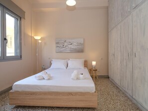 3 bedrooms, bed sheets - The Museum View Suite (Heraklion)