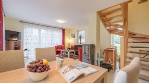 Dining - Thatched vacation home "Rotmilan" in a quiet location on Rügen (Neuenkirchen)