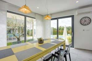 Dining - Luxury Holiday home with pool, jacuzzi & sauna in Central Istra (Tinjan)
