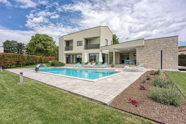 Imagen sin descripción, 1 de 34, botón