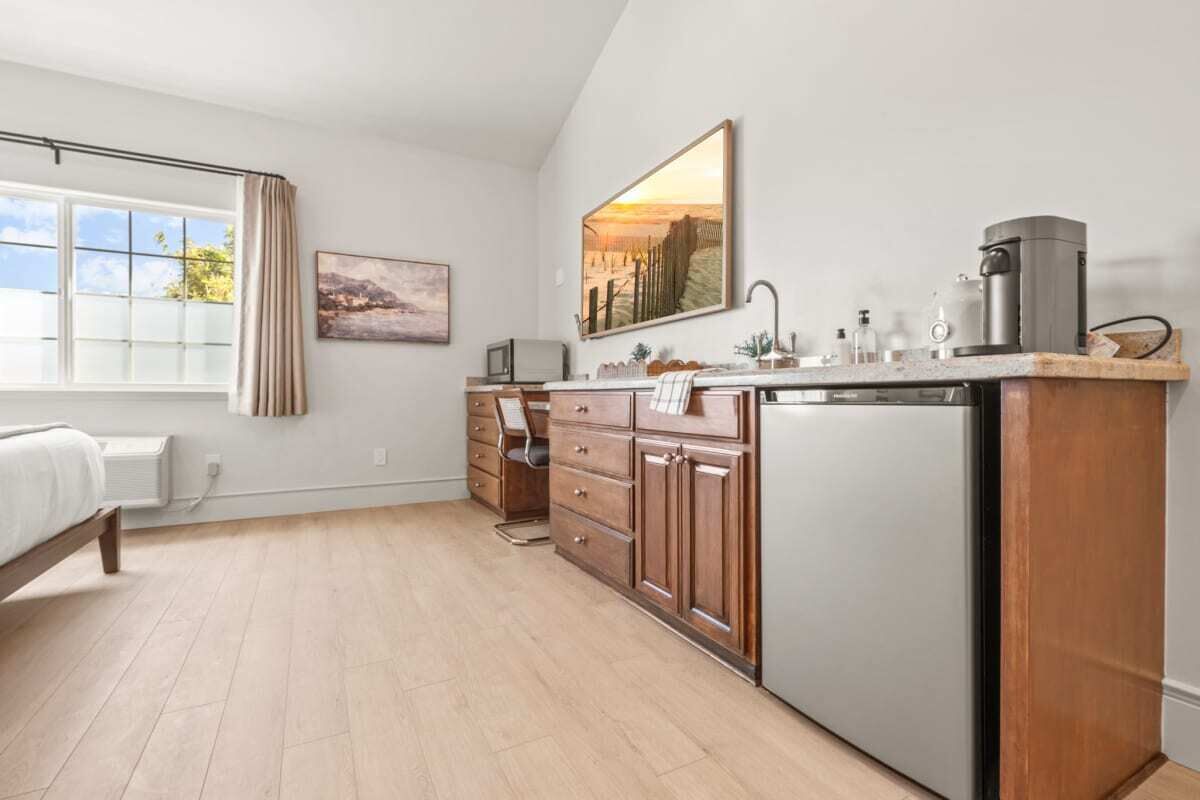 Superior-studio, 1 suuri parisänky, tupakointi kielletty, lemmikit sallittu | Yksityinen keittiö | Minijääkaappi, mikroaaltouuni, syöttötuoli