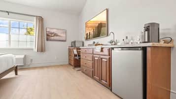 Superior-studiolejlighed - 1 kingsize-seng - ikke-ryger - kæledyr tilladt | Privat køkken | Minikøleskab, mikrobølgeovn, højstol