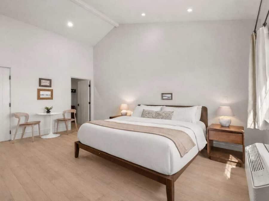 Superior Studio, 1 King Bed, Non Smoking, Pets Allowed | In-room safe, blackout drapes, iron/ironing board, free WiFi