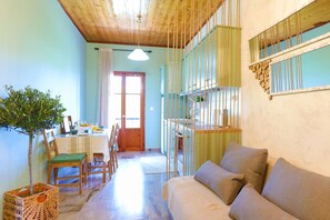TV, books - Cochelli Villa Lower (Corfu)
