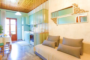 TV, books - Cochelli Villa Upper (Corfu)