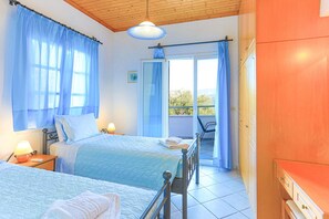 2 bedrooms, iron/ironing board, travel cot, bed sheets - Theophilos 2 in Άγιος Στέφανος (Agios Stefanos)
