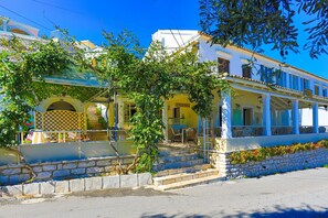 Exterior - Theophilos 1 in Άγιος Στέφανος (Agios Stefanos)