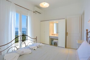 3 bedrooms, iron/ironing board, travel cot, bed sheets - Vista Mare Ilios in Nisaki (Nisaki)