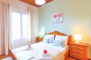 2 bedrooms, iron/ironing board, travel cot, bed sheets - Agathi House in Gaios (Gaios)