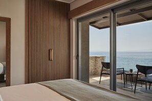 12 室のベッドルーム、デスク、アイロン / アイロン台、旅行用ベビーベッド