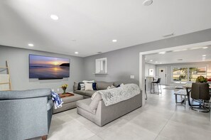 Smart TV - Modern Beachy Getaway Minutes From the Ocean (Lantana)