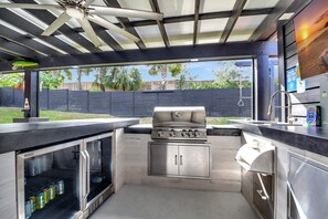 Private kitchen - Modern Beachy Getaway Minutes From the Ocean (Lantana)