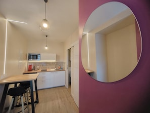 Private kitchen - TULLINS • Equipped T2 between Grenoble and Valence - For professionals, tourism and weddings (Tullins)
