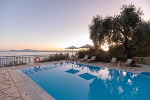 Pool - Villa Kalithea in Nisaki (Nisaki)