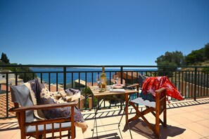 Property grounds - Takis House in Katavolos (Katavolos)